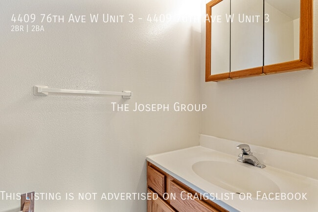 Building Photo - Spacious 2 bed/1.5 bath in University Place