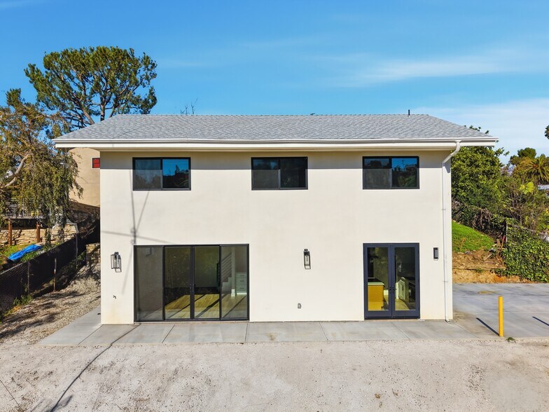 Building Photo - 1223 3/4 North Avenue 45