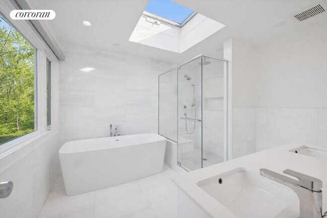 Building Photo - 3 Southwood Ln