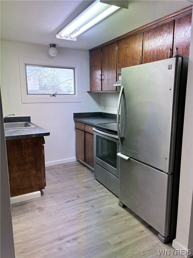 Building Photo - 19 California Dr