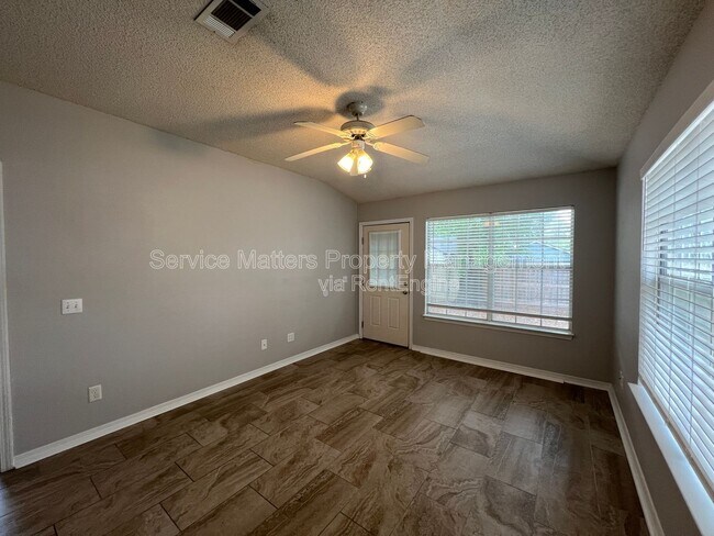 Building Photo - 174 Wildflower Ln