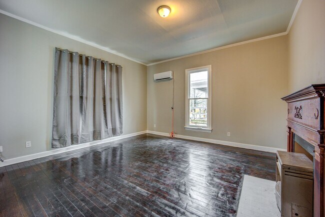 Building Photo - 516 S 17th St