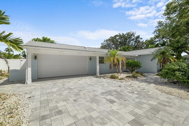 Building Photo - 10001 S Yacht Club Dr