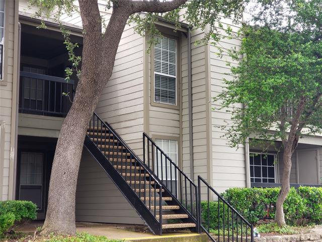 Building Photo - 18333 Roehampton Dr