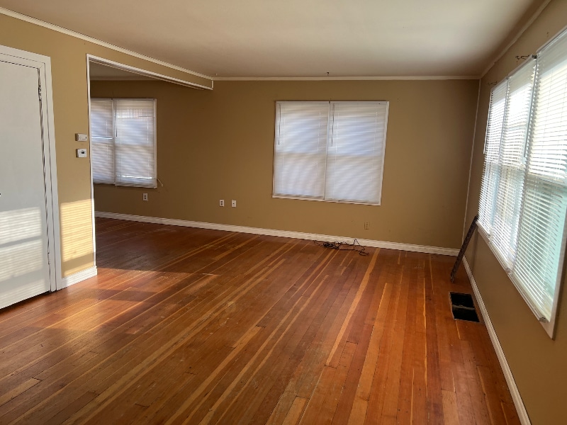 Building Photo - 1443 Thayer Dr