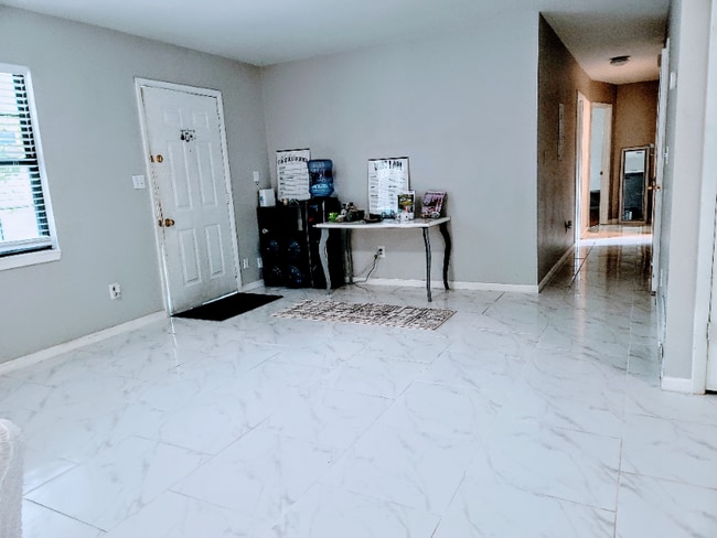 Building Photo - 10777 Bolyard Dr