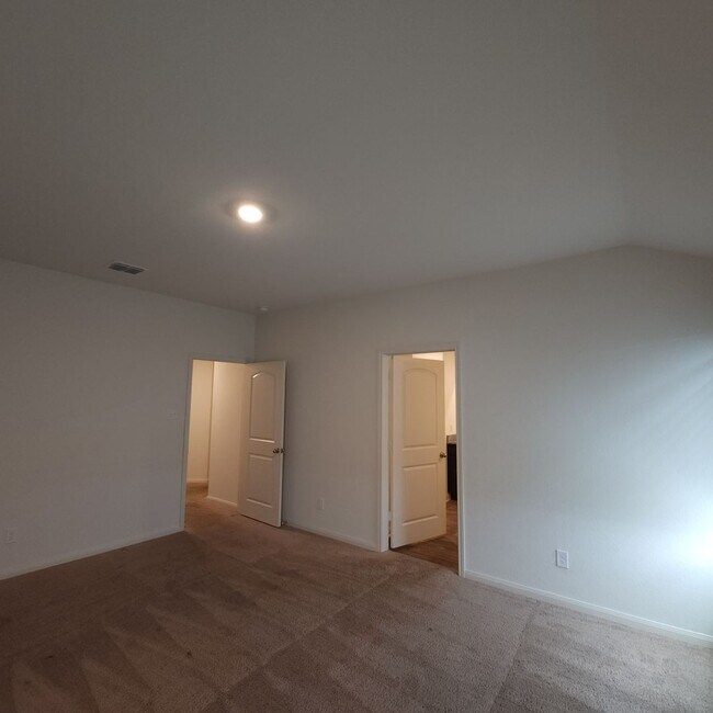 Building Photo - Move-In Special! SAVANNAH PLACE 4 bedroom In Converse, TX
