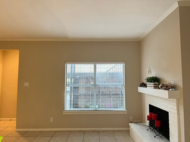 Building Photo - 728 Bering Dr