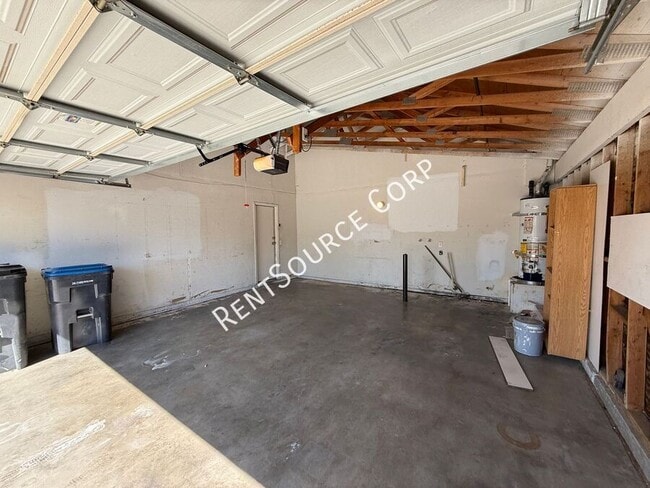 Building Photo - 37516 Lilacview Ave