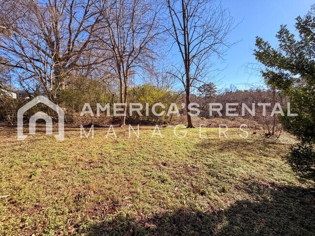 Building Photo - Charming & Spacious Graysville Home for Rent!