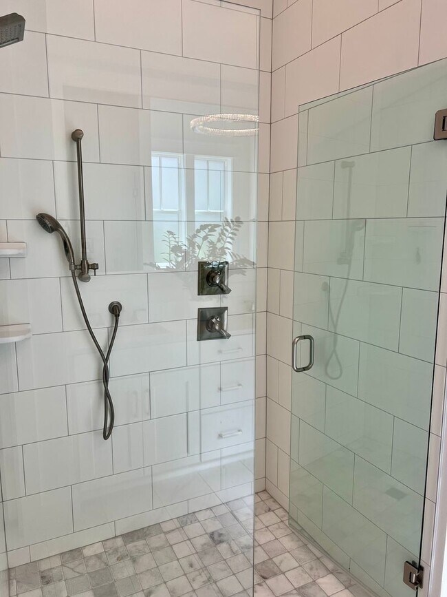 Building Photo - Coming Soon,  available February 15th______Furnished