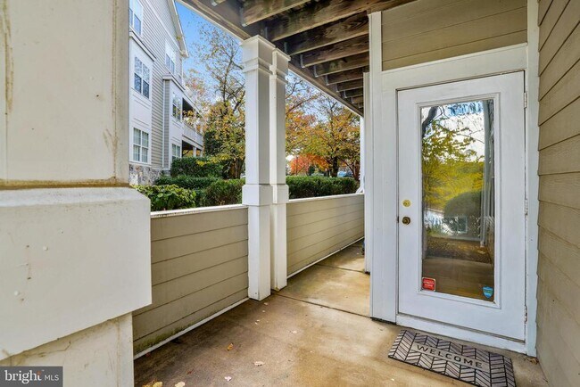 Building Photo - 1708 Lake Shore Crest Dr