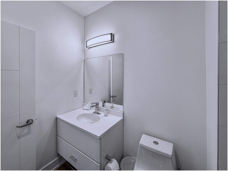 Building Photo - 1214 N American St