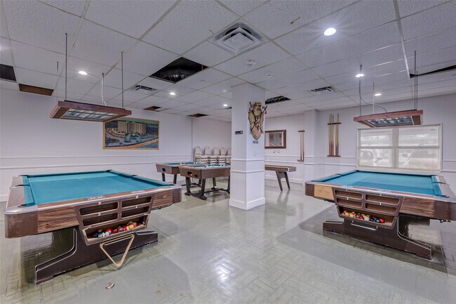 Building Photo - 405 N Ocean Blvd