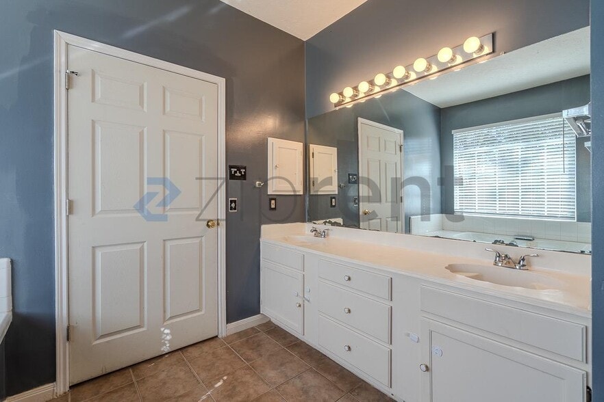 Building Photo - 16023 Gladebrook Glen Ln