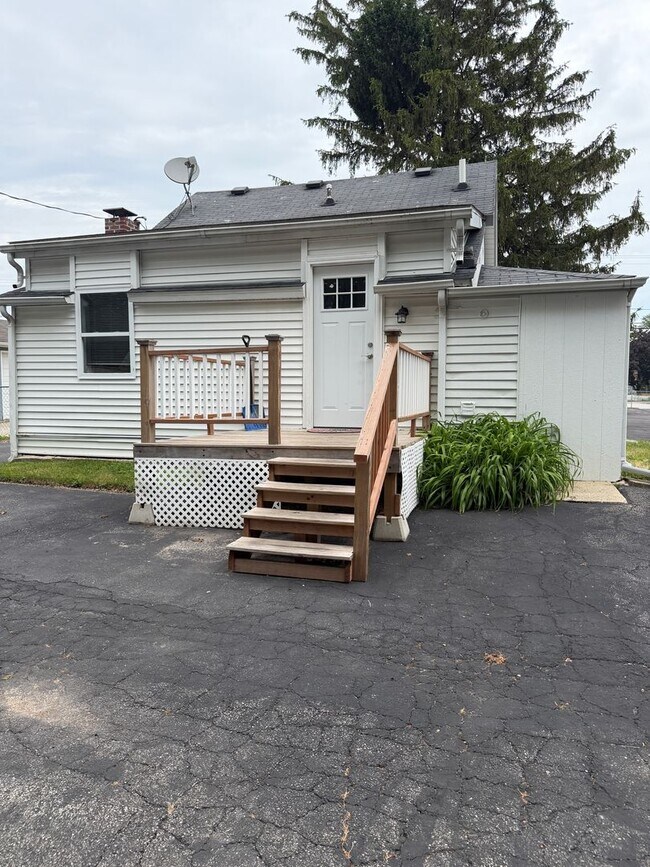 Building Photo - Charming 2 Bedroom, 1 Bathroom Home Available Now in Salem Lakes