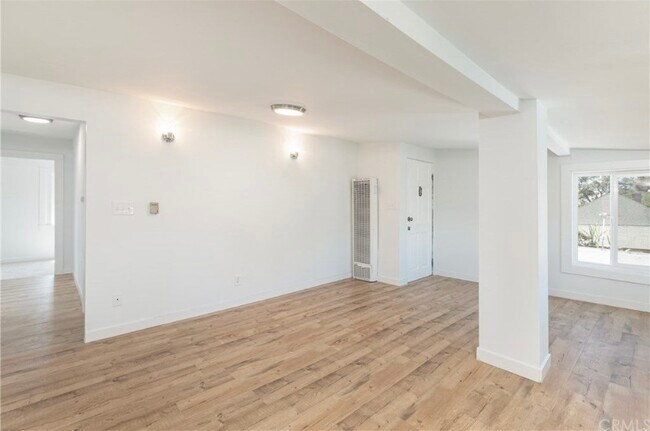 Building Photo - 1563 W 23rd St