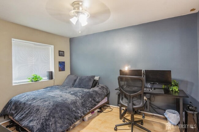 Building Photo - 217 Silver Ln