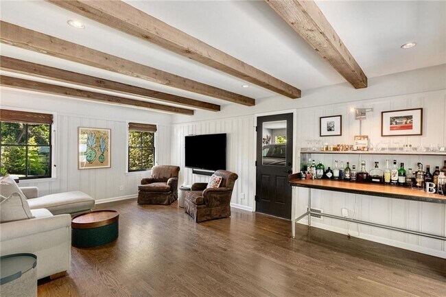 Building Photo - 1100 Kingston Dr NE