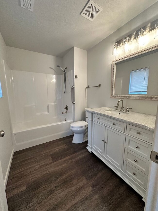 Building Photo - MP133 - 14410-14412 E Heroy