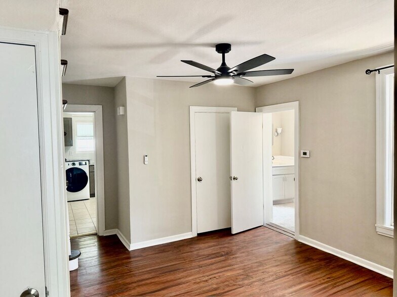 Building Photo - 1928 Macklind Ave