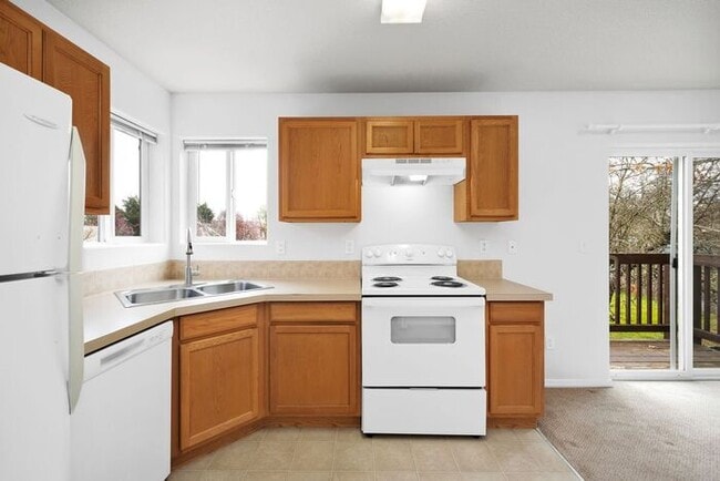 Building Photo - 2 bedroom 1.5 bath Condo! Washer and Dryer in unit!!