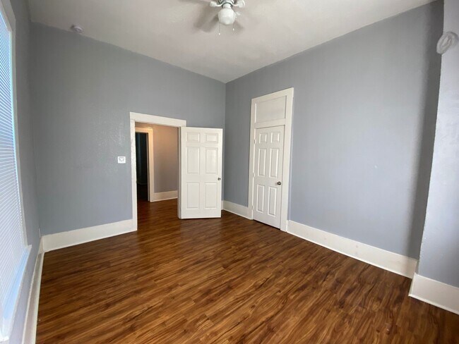 Building Photo - 3114 Avenue M 1/2