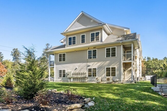 Building Photo - 242 Main St