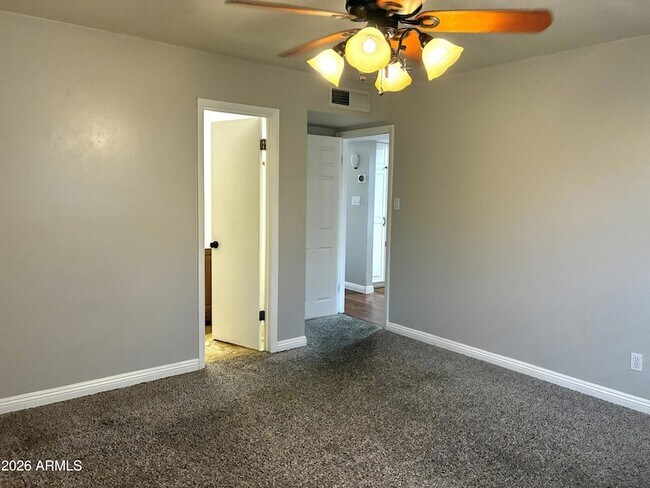 Building Photo - 523 E Malibu Dr