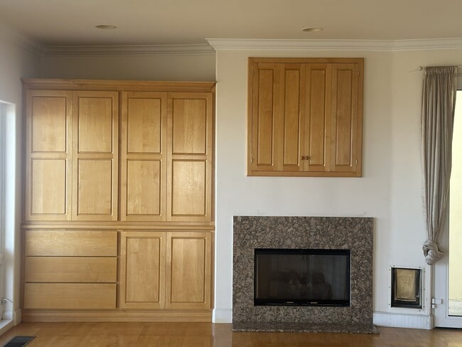 Building Photo - 8120 Billowvista Dr