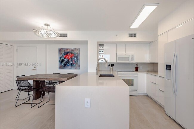 Building Photo - 90 Alton Rd