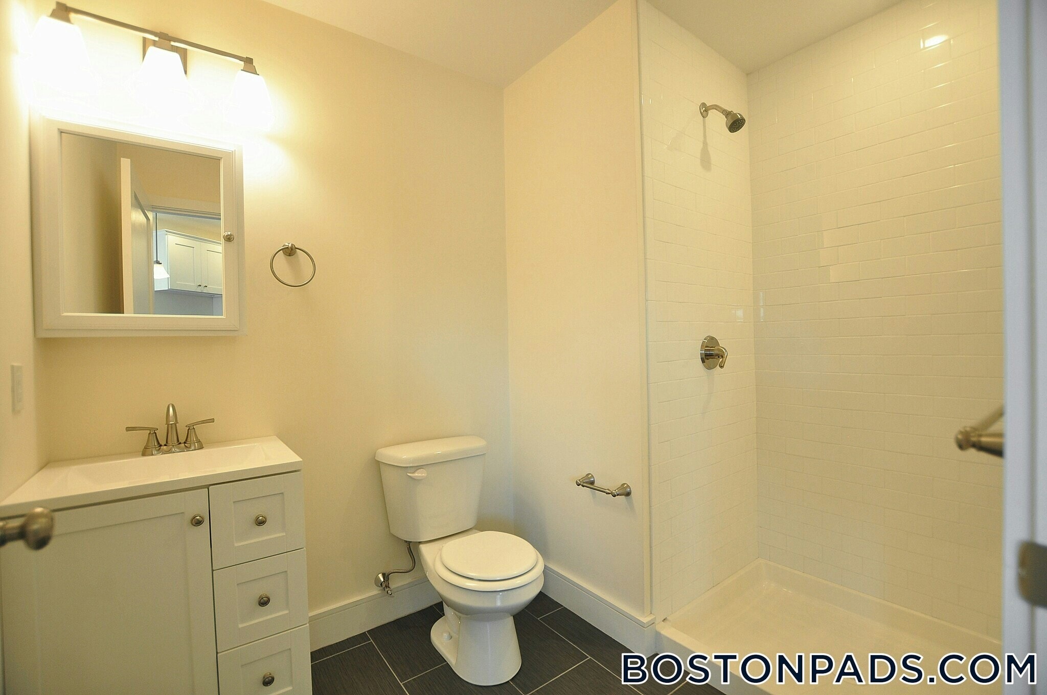 Building Photo - 877 Beacon St