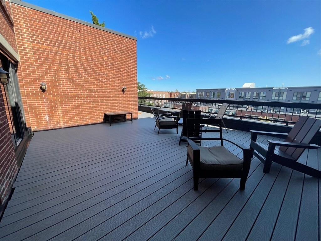 Building Photo - 85 Brainerd Rd