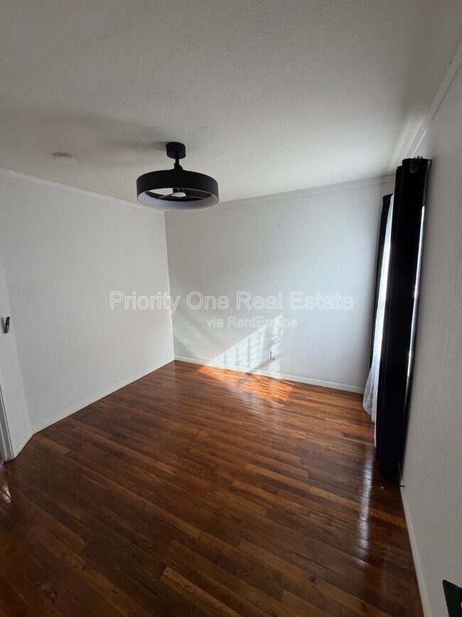 Building Photo - 2987 Clay Ave