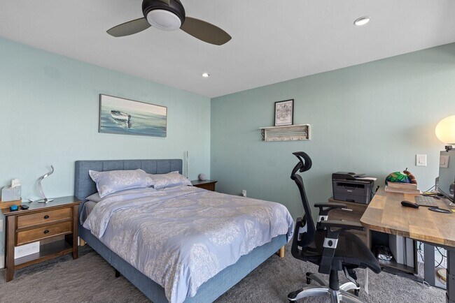 Building Photo - DOWNTOWN AREA