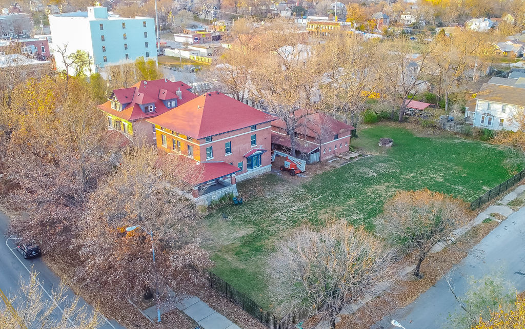 Building Photo - 1206 E Armour Blvd