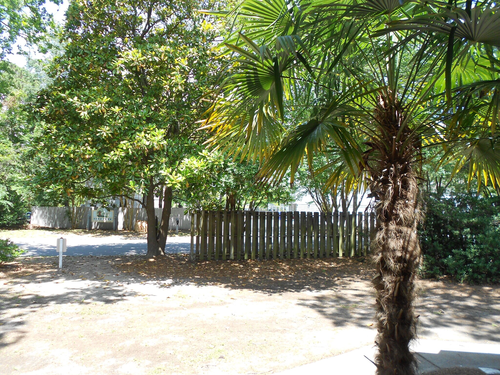 All-Inclusive Furnished 1 Bedroom 1 Bath with Office Center in Bay Club- 2 miles Sullivan's Island - 1481 Center St Ext