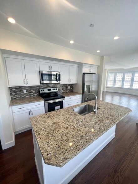 Kitchen - 2101 Pine St