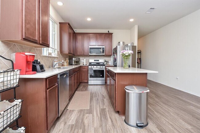 Building Photo - 5011 Lord Crest Ln