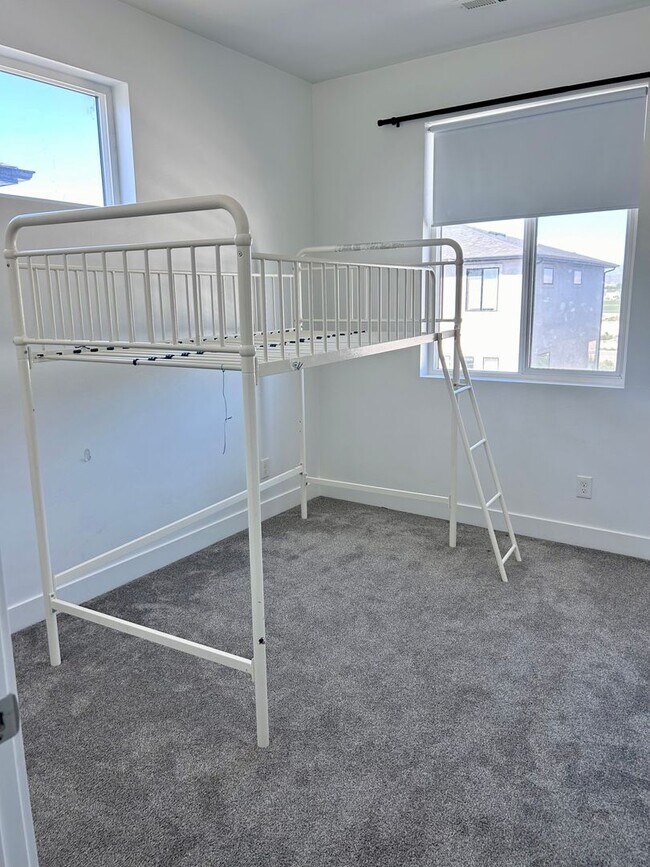 Building Photo - 4 Bedroom 3 Bath Town Home for Rent in AF