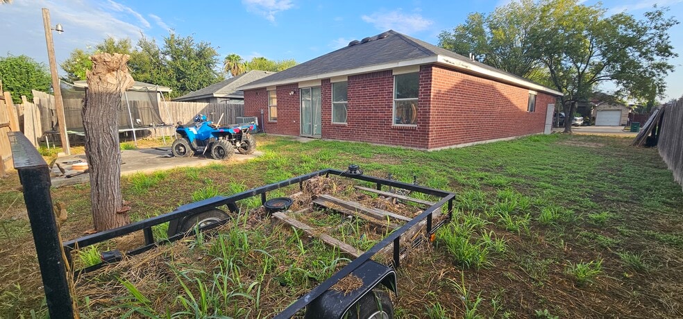 Backyard - 3308 Ivy Ave