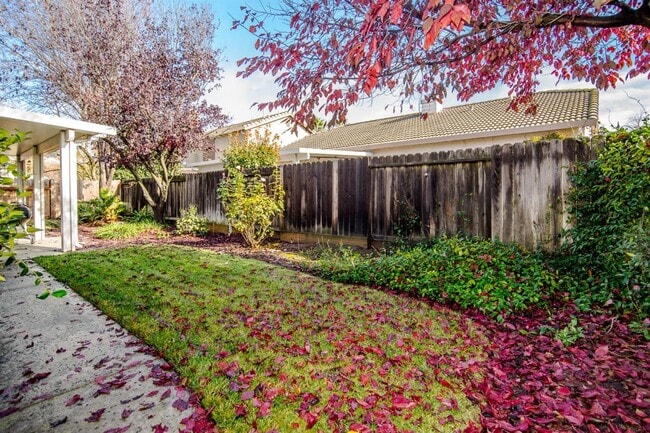 Building Photo - Sycamore Ranch 3 bedroom 2 bath FOR RENT