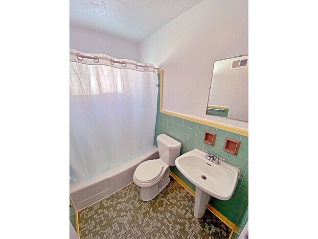 Building Photo - Boyd Street 4836-4838