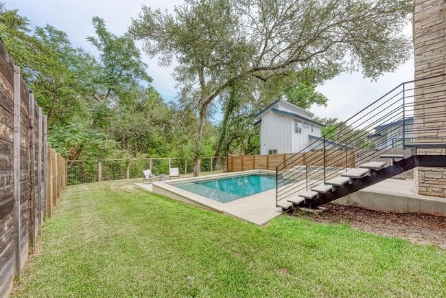 Building Photo - 1703 Hillcrest Ln