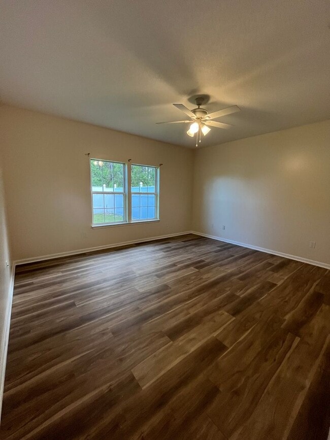 Building Photo - 206 Royal Palms Ave