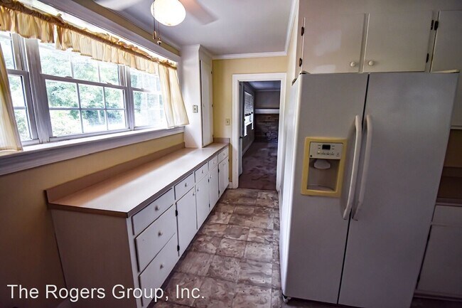 Building Photo - 3 br, 1 bath House - 305 White Oak Dr