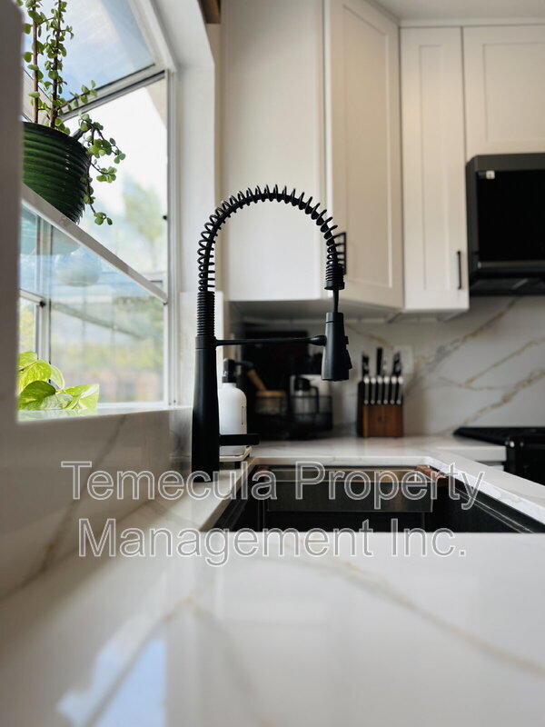 Building Photo - 40536 New Town Dr