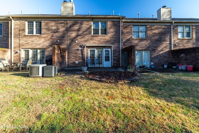 Building Photo - 136 Durwood Rd