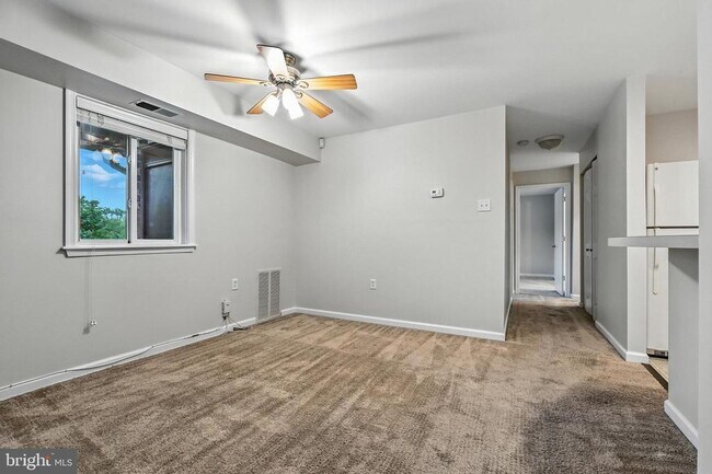 Building Photo - 206 Victor Pkwy