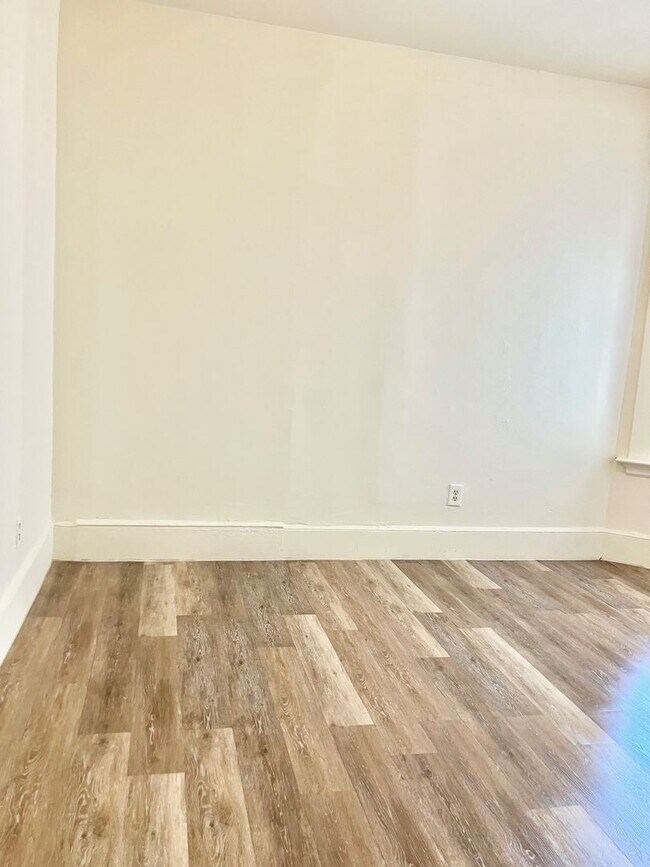 Building Photo - DICKERMAN